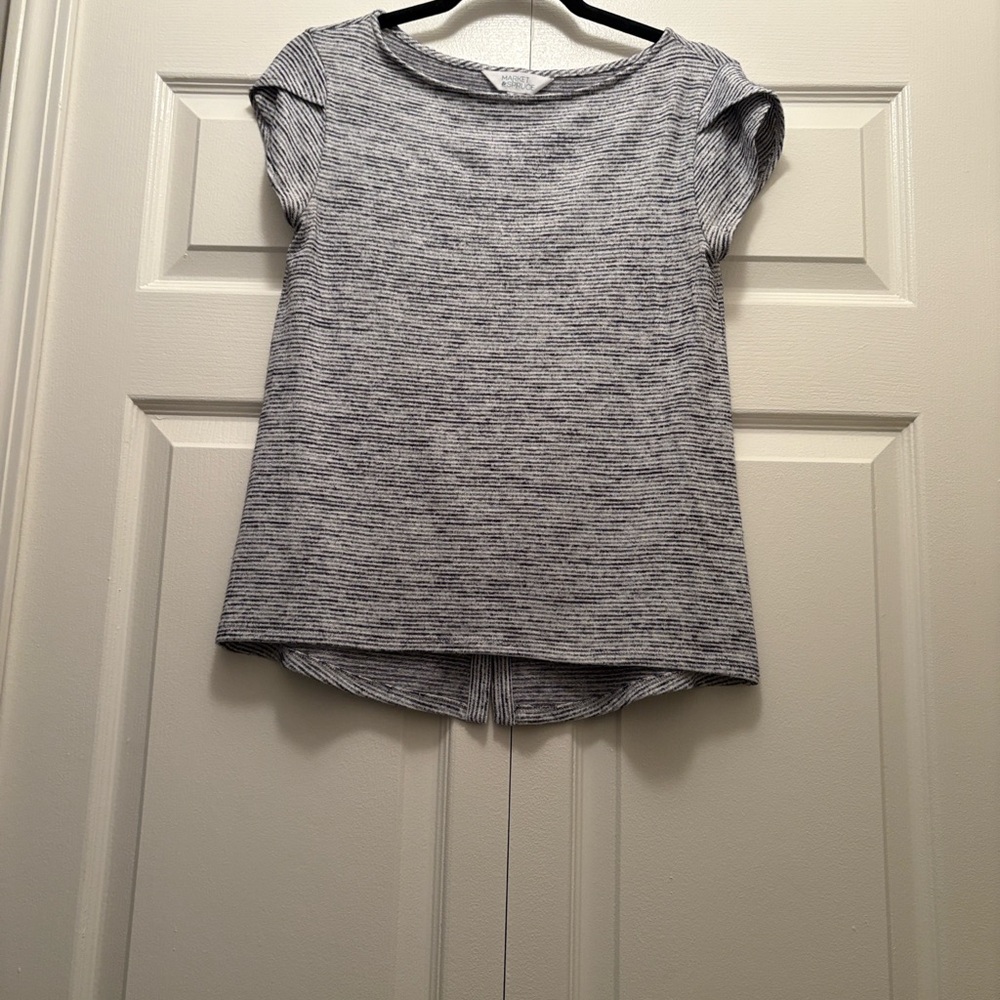 Market & Spruce Heathered Black and White Top